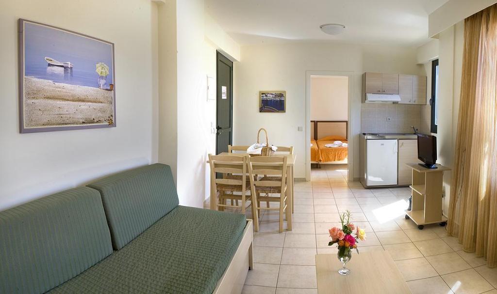 Margarita Beach Hotel Agia Marina Habitación foto